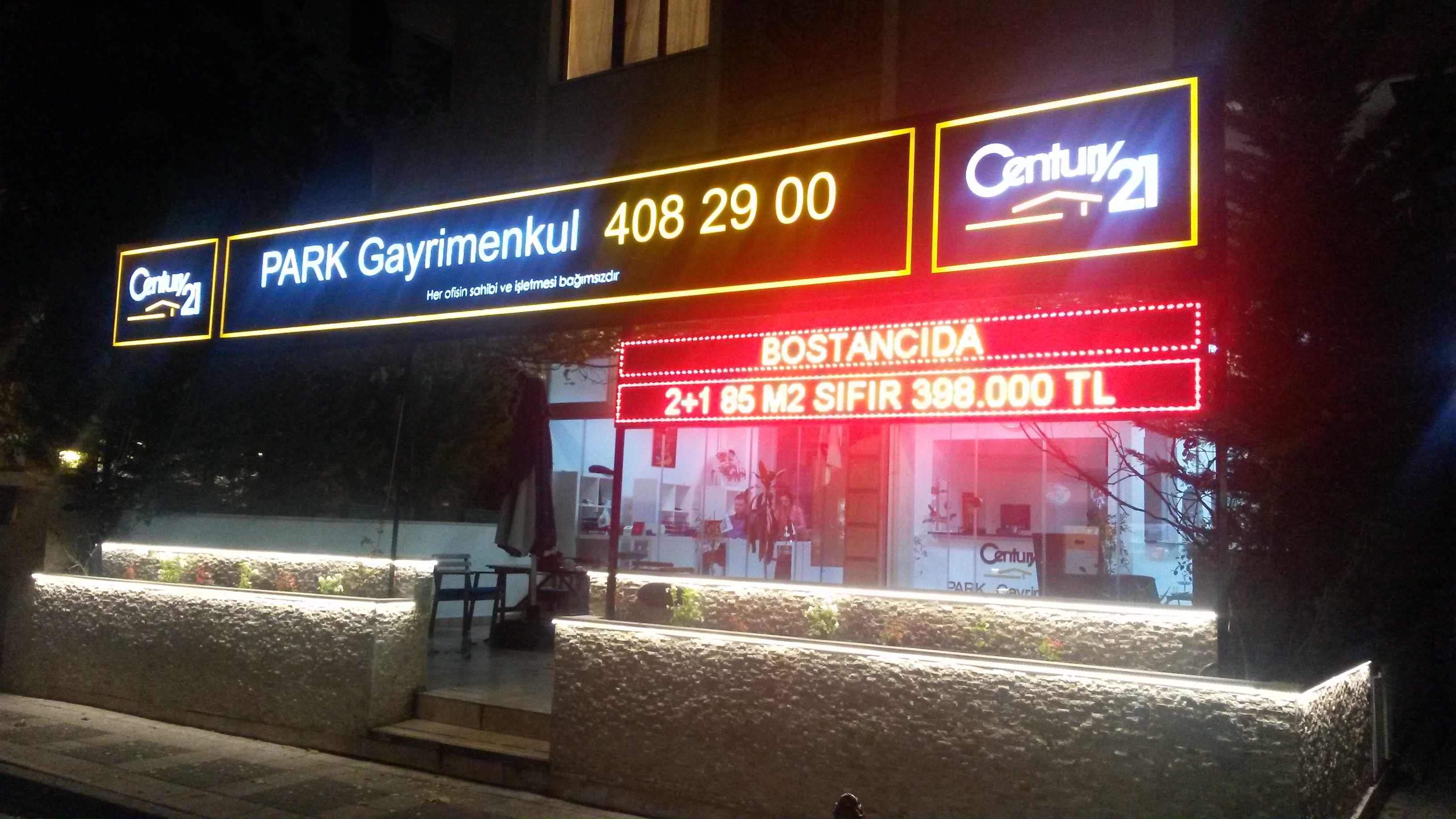 CENTURY 21 Park