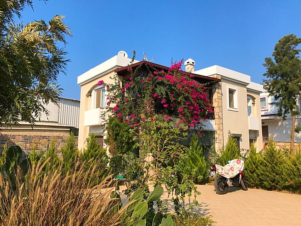 BODRUM ALT KONACIK'TA SİTE İÇİNDE FIRSAT 2+1 ÜST KAT DAİRE