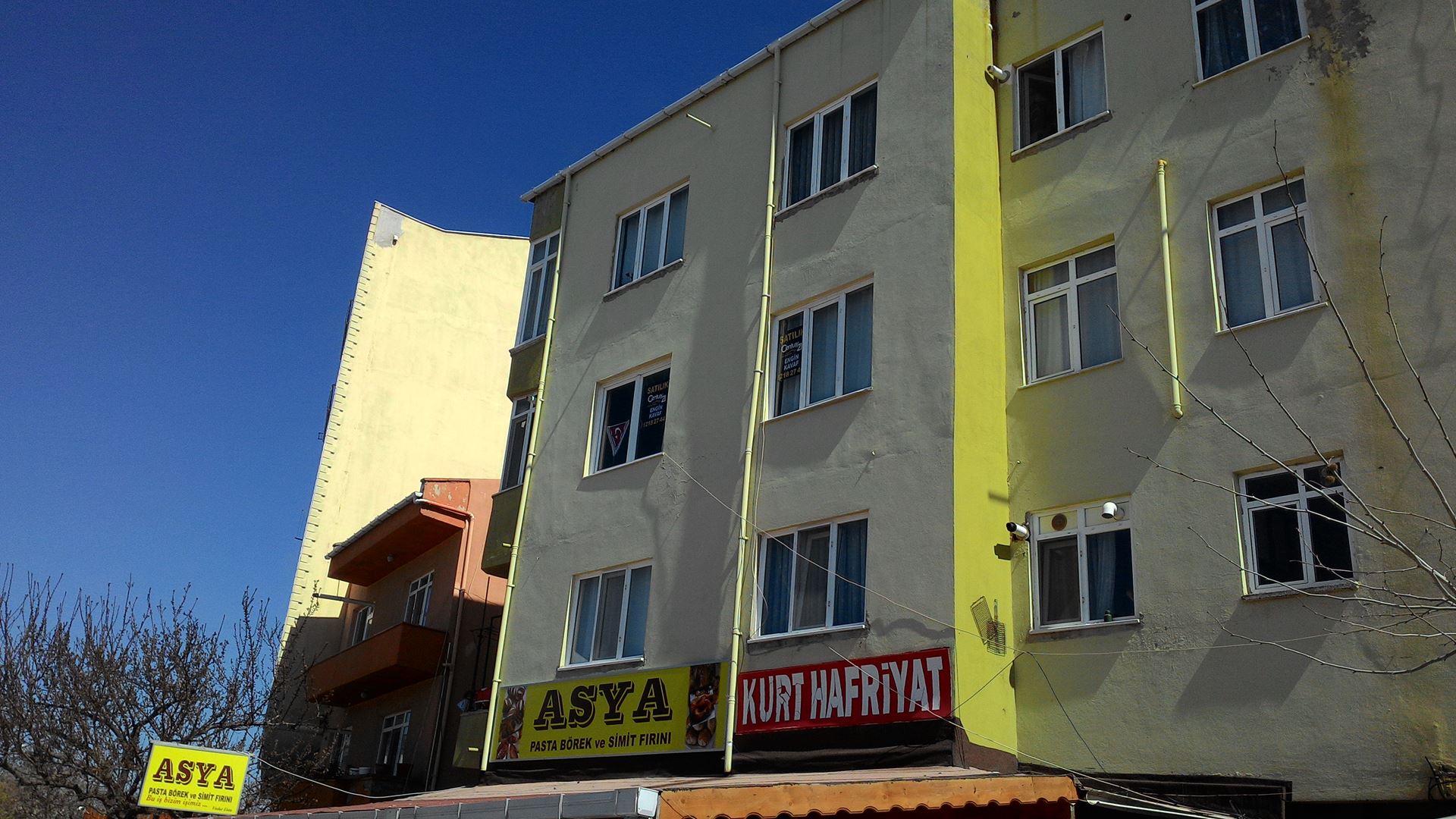 CENTURY21'DEN İŞLEK CADDEYE BAKAN SATILIK , GENİŞ 1+1 DAİRE
