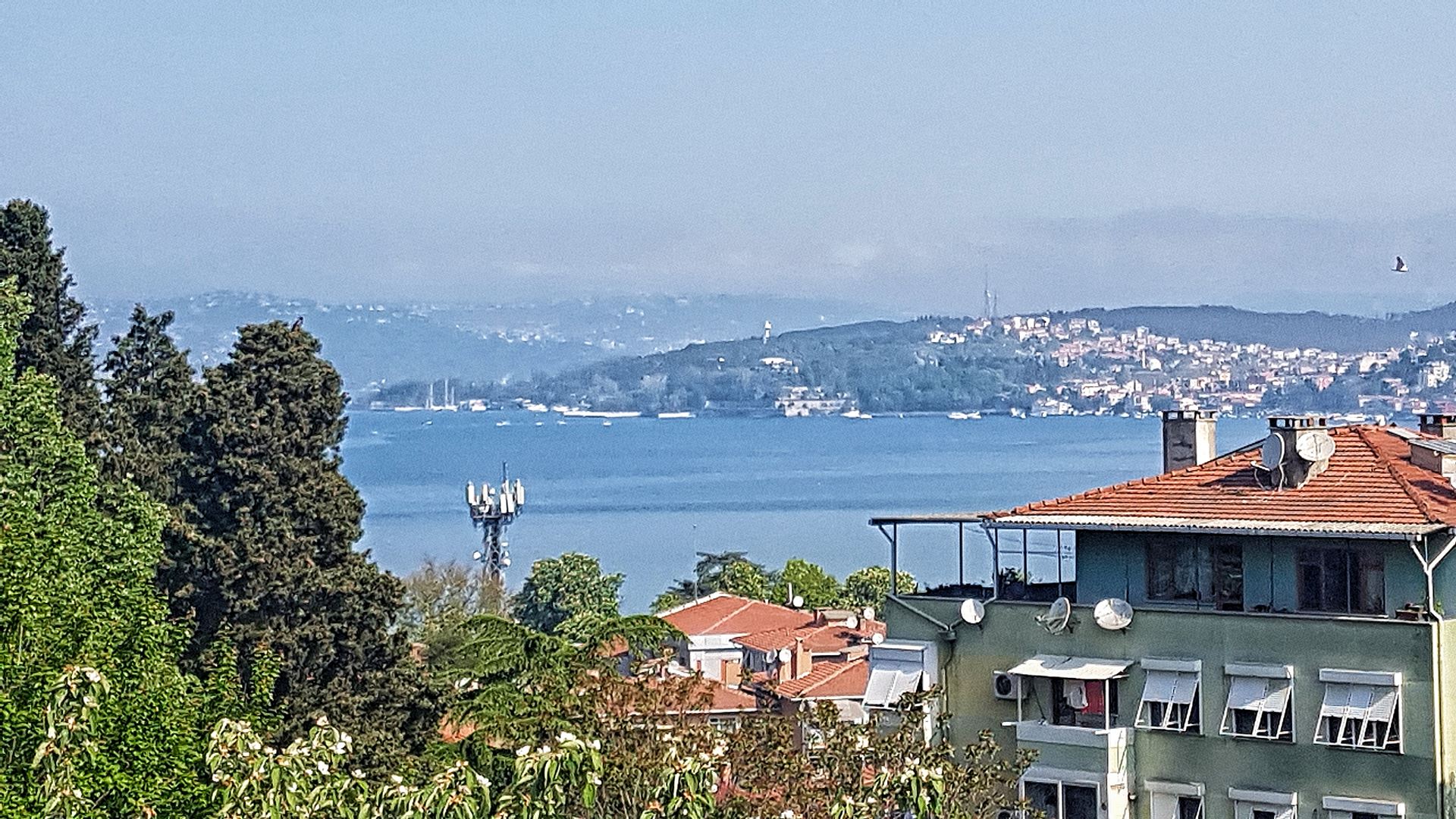 700m² ARSA İÇİNDE TAM MÜSTAKİL BOĞAZ MANZARALI KÖŞK