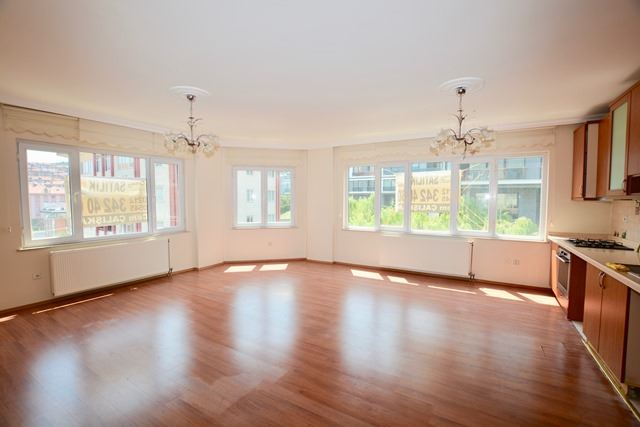 SARIYER MEDYAKENT SİTESİNDE AYDINLIK FERAH SATILIK 2+1 DAİRE