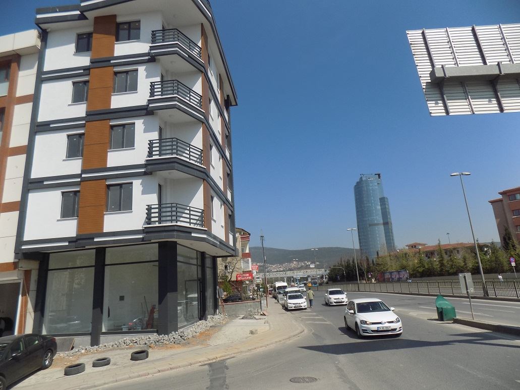 KARTAL HAST. KARŞISI - ADLİYE YE 5 DK MESAFEDE KOMPLE SIFIR BİNA