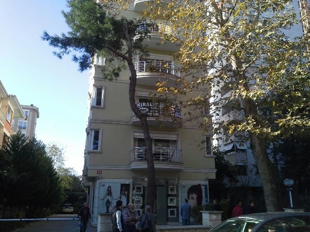 ERENKÖY ETHEMEFENDİ CADDESİ ÜZERİNDE KİRALIK