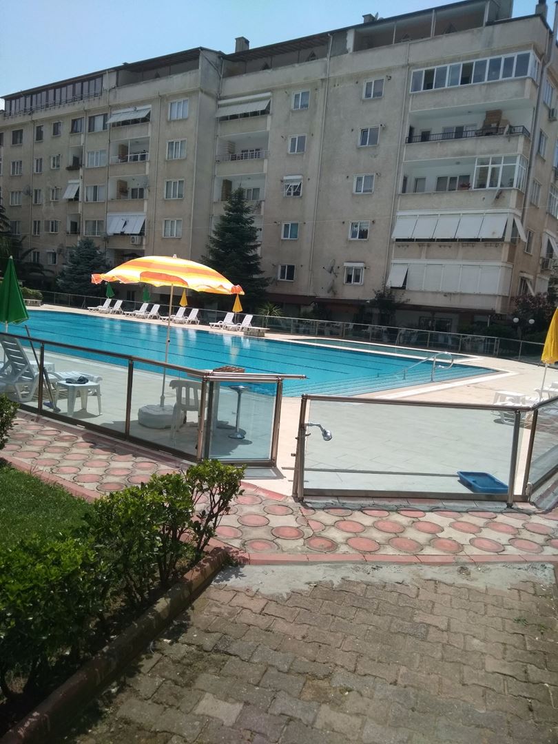 HAVUZLU YENİLENMİŞ SIFIR DAİRE BAHÇE KATI