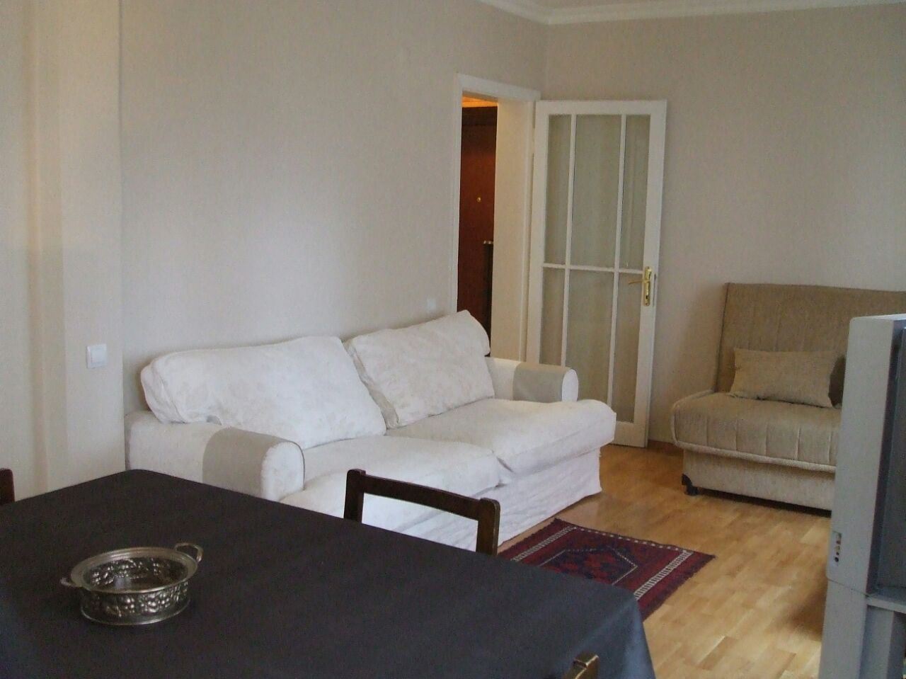 ETİLER ÇAMLIK YOLU SOKAKTA 1+1 ARAKAT DAİRE...